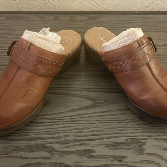 Easy Spirit Women's Pine Clog, Brown 210, 6 Wide - Picture 4 of 6